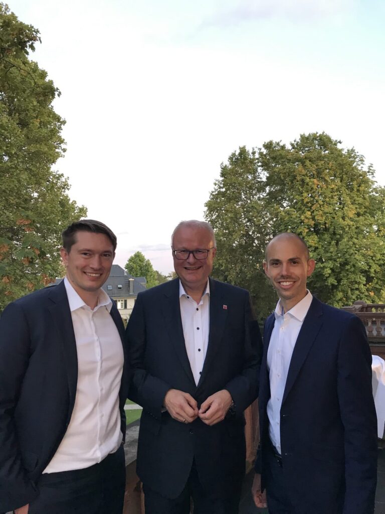 Nachfolgekontor - Julian Will, Fabian Schmidt und Herr Schäfer